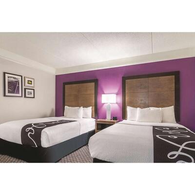 Customized Luxury La Quinta Hotel Furniture Custom Made Sophisticated Modern Hotel Bedroom Sets