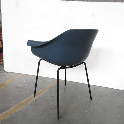Wholesale Modern Plastic Dining Chair Bistro Cafe Restaurant White Acrylic Chair PP Plastic Chair