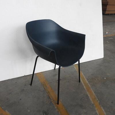 Wholesale Modern Plastic Dining Chair Bistro Cafe Restaurant White Acrylic Chair PP Plastic Chair