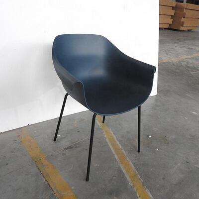 Wholesale Modern Plastic Dining Chair Bistro Cafe Restaurant White Acrylic Chair PP Plastic Chair