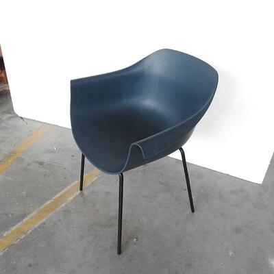 Wholesale Modern Plastic Dining Chair Bistro Cafe Restaurant White Acrylic Chair PP Plastic Chair