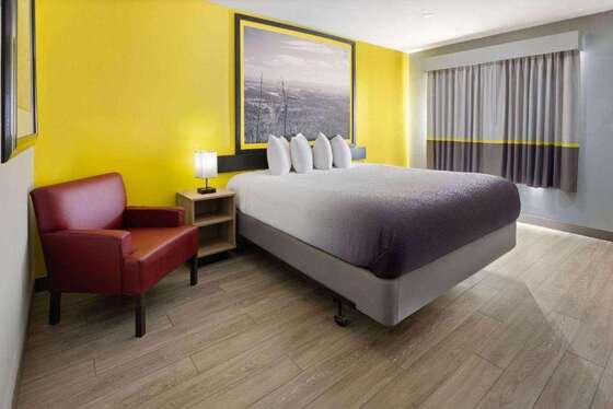 Hot Sell Super 8 by Wyndham Stylish Budget Hotel Bed Frame Headboard Guestroom Furniture Business Class Hotel Bedroom Sets