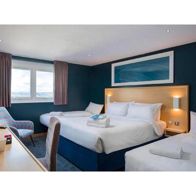 Modern Hotel Bedroom Furniture Travelodge Wholesale Liquidation Wardrobe Bed Base Headboard Chairs Sofa Panel for Guest Room