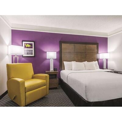 La Quinta Inn & Suites 3 Star Durable Hotel Room Furniture Renovation Executive King Queen Suites Modern Hotel Room Furniture