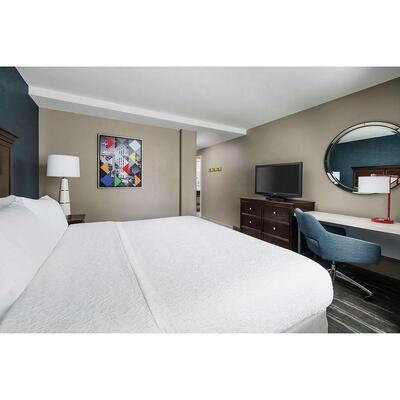 Factory Sale Hampton Inn Hilton Economy Hotel Room Furniture Accessible Boutique Casegoods Queen King Suites Hotel Bedroom Sets