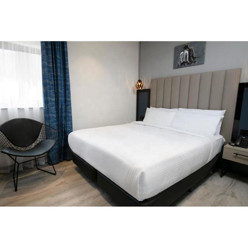 Sadie Best Western Hotel Liquidates Wholesale Wood Furniture for Guest Rooms Wardrobe Bed Base & Sofa
