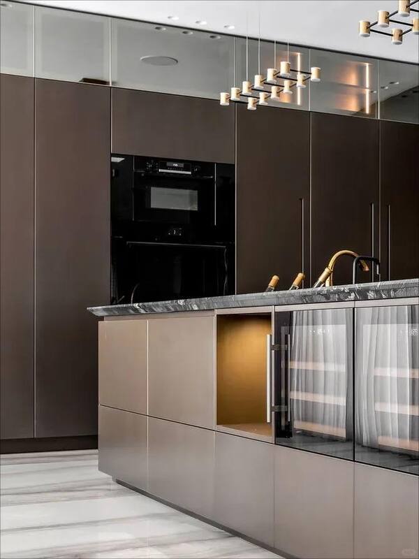 Customized Modern Kitchen Island Cabinet Solid Wood Grain Finish Dovetail Drawer Construction Premium Residential Commercial